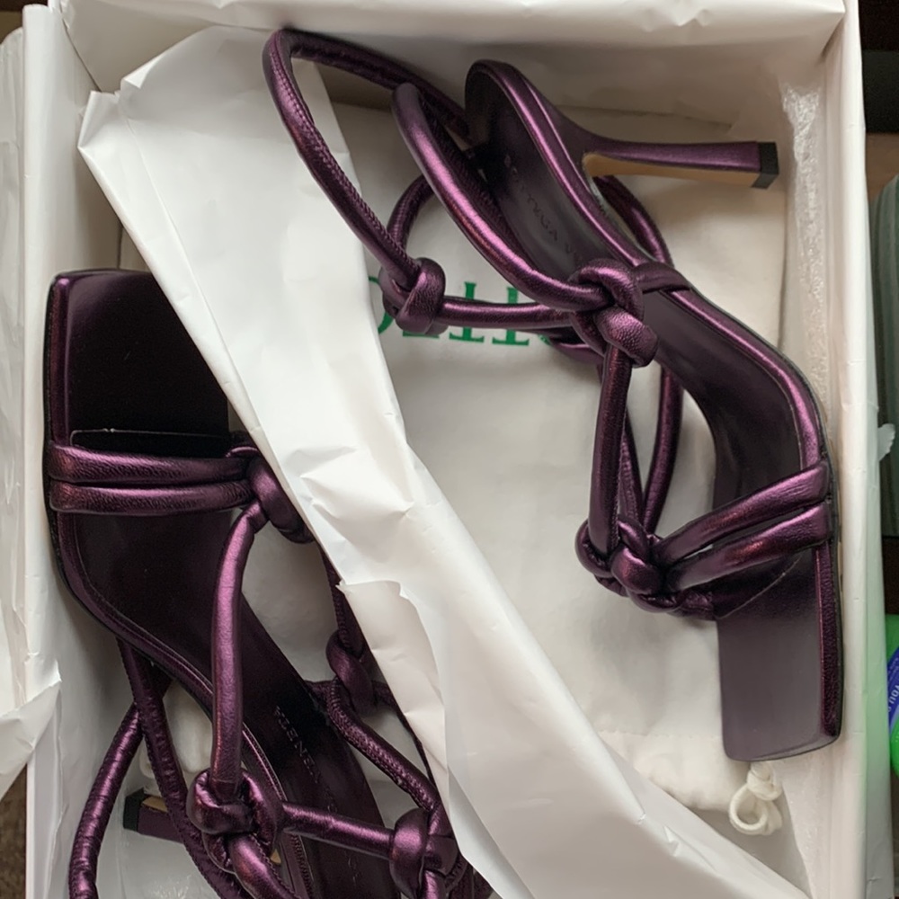 Bottega Veneta Metallic Purple Leather Knot DREAM Sandals 36 NWT - Picture 5 of 8
